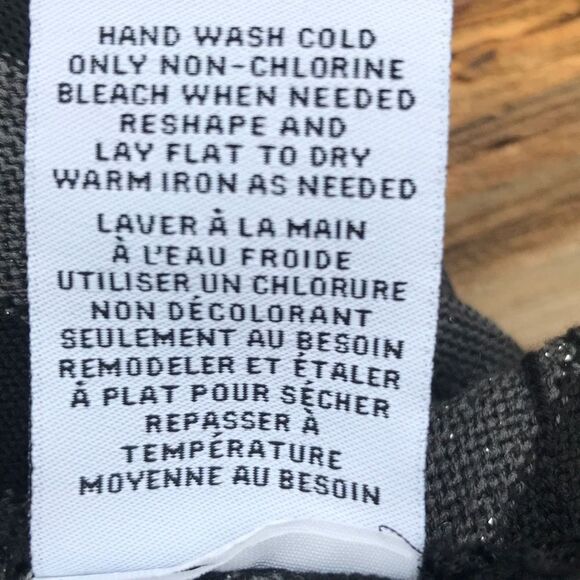 Carmen Marc Valvo Women's Black & Silver Metallic Chevron Long Sleeve Sweater 1X - Picture 7 of 8